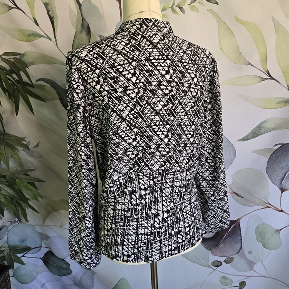 ALFANI | 100% Silk Blouse in Abstract Black & White sz 14 - Picture 3 of 7
